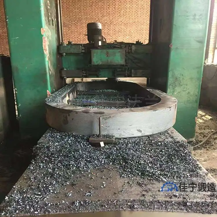 锻打大型法兰盖