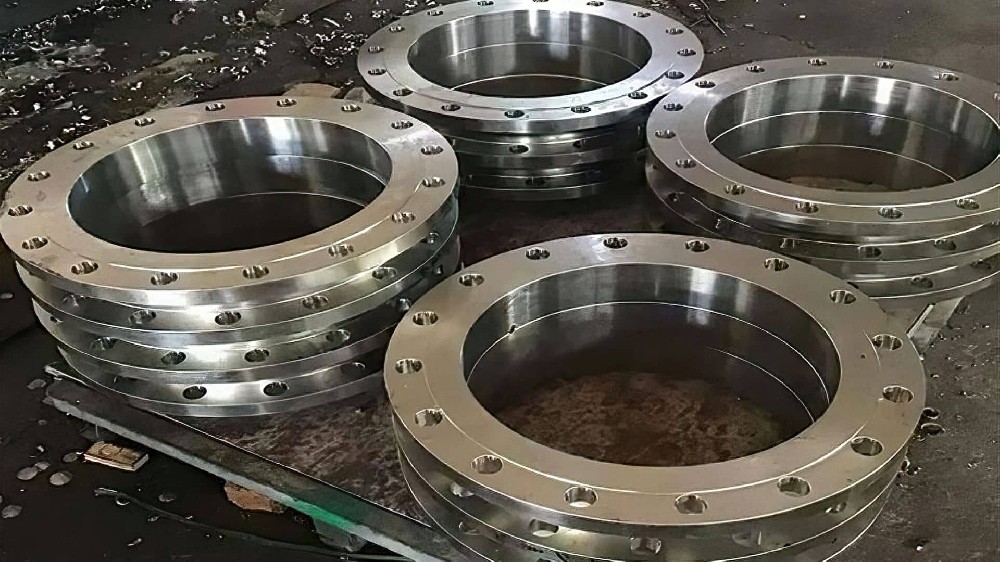 14寸对焊法兰厂家如何选择？需要考虑哪些因素？